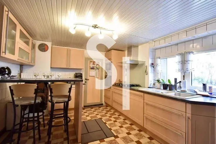 3 magamistoaga maja asukohas Autelbas
