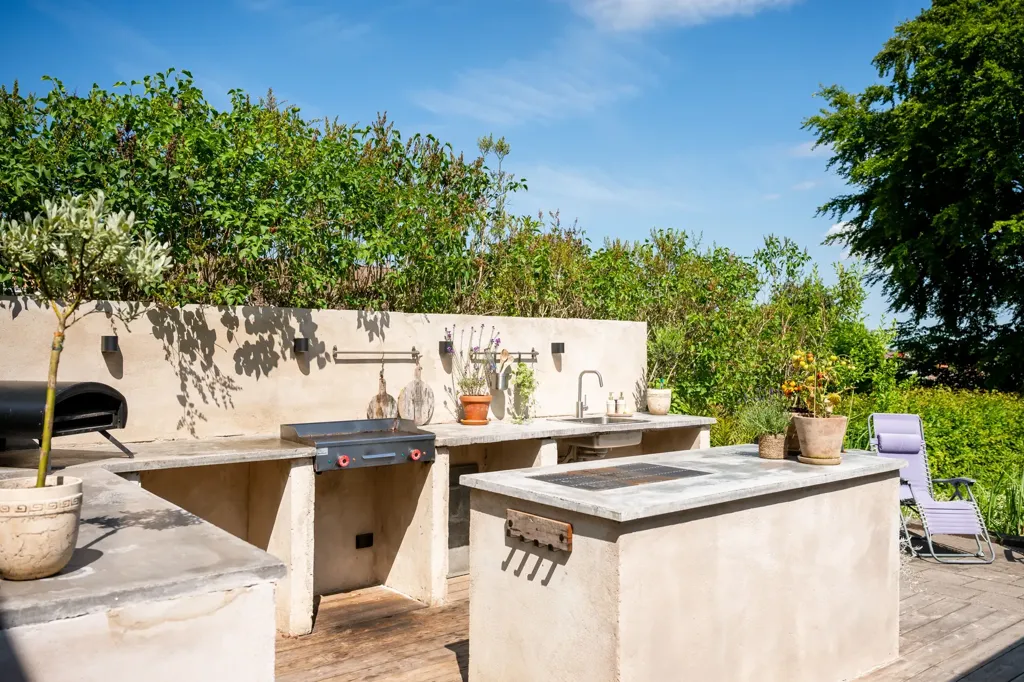 Terrasse - Generous Family Home with Development Potential in Tyringe