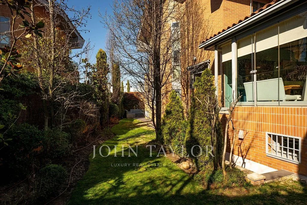 Aed - Luxury House with Private Garden in Boadilla del Monte