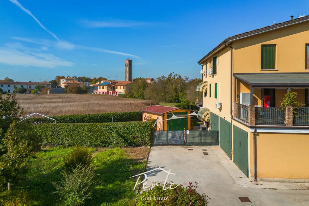 Extérieur - Duplex with Garden and Pool in Borgo Mantovano