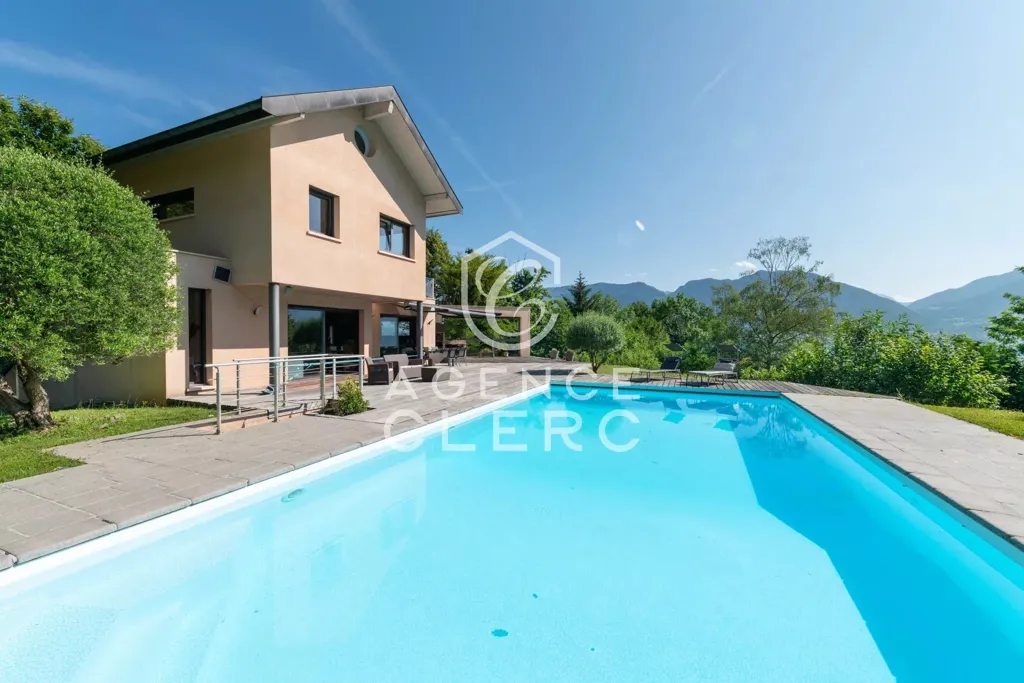Piscine - Propriété Contemporaine avec Vue Lac à Sevrier