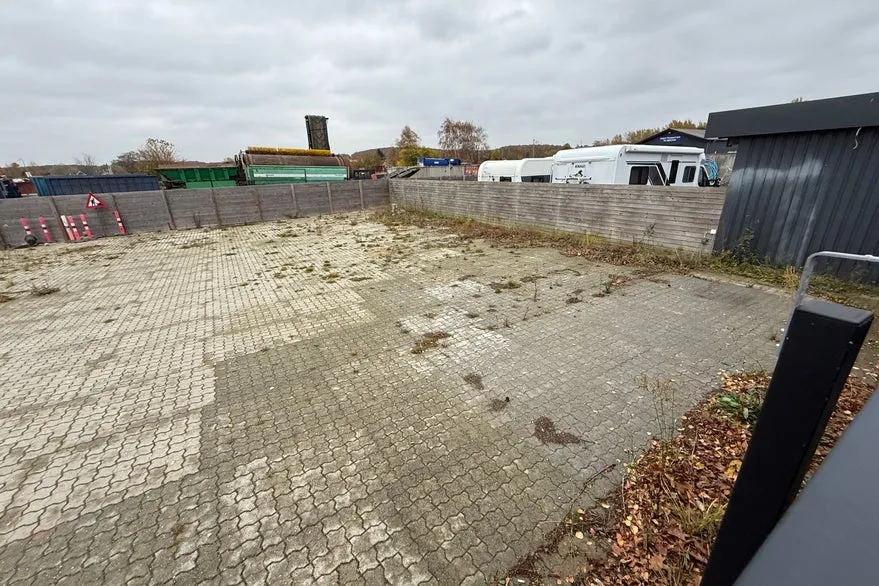 Exterior - Secure 400 m² Video Monitored Plot in Production Area