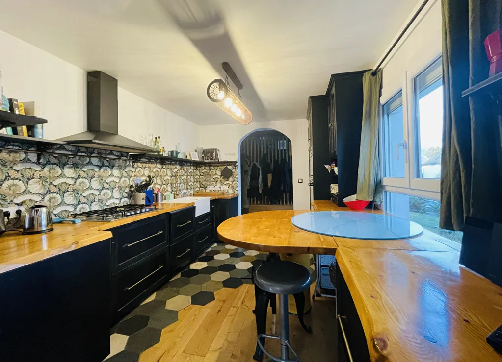 Cuisine - Maison Rénovée avec Jardin à L'Hermitage
