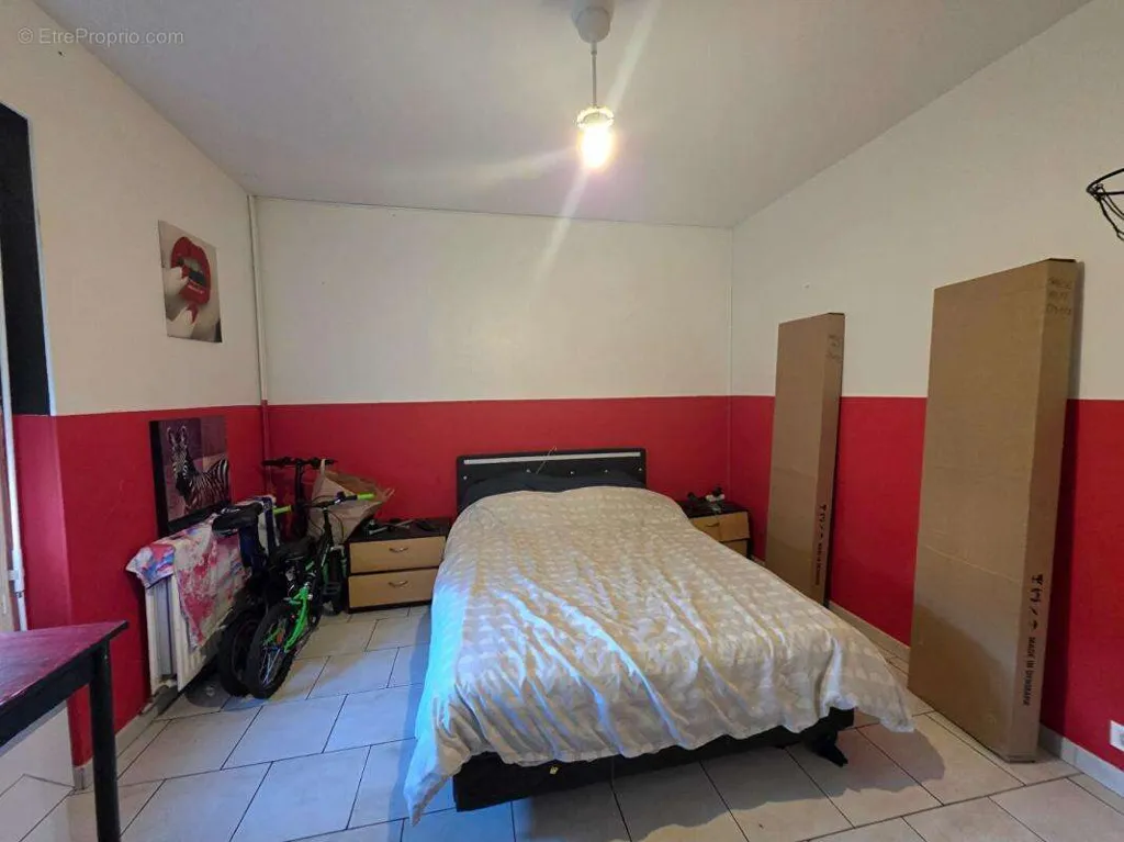 Chambres - Maison avec Jardin et Garage à Fourmies