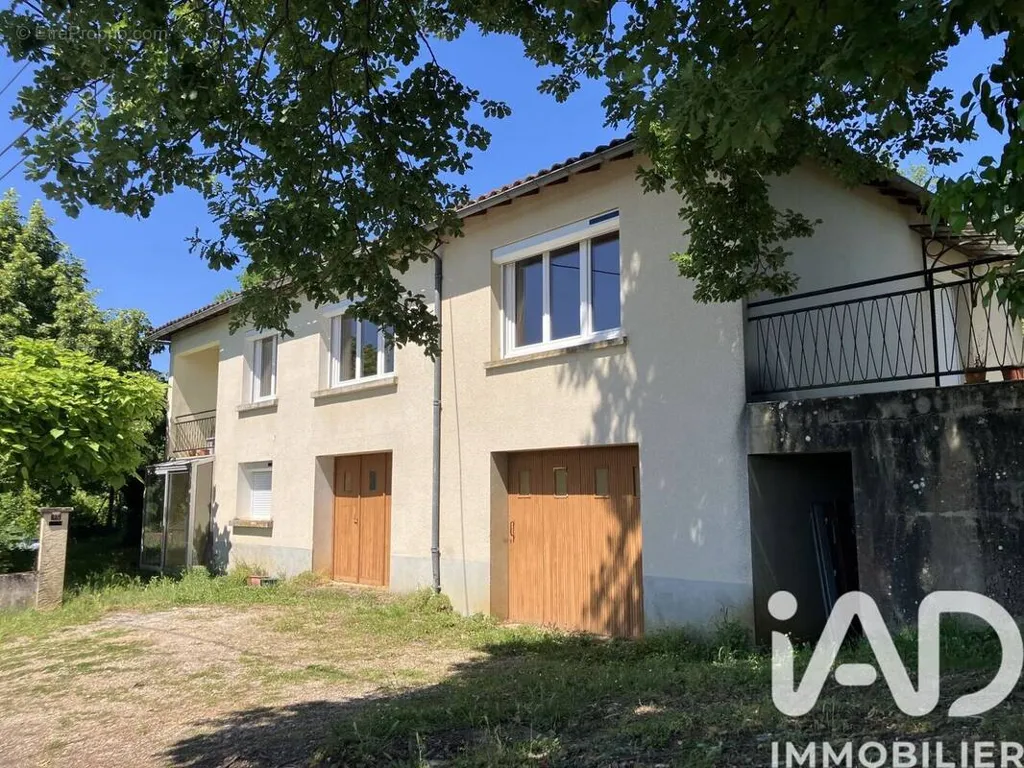 Maison 5 pièces à Couze-Et-Saint-Front