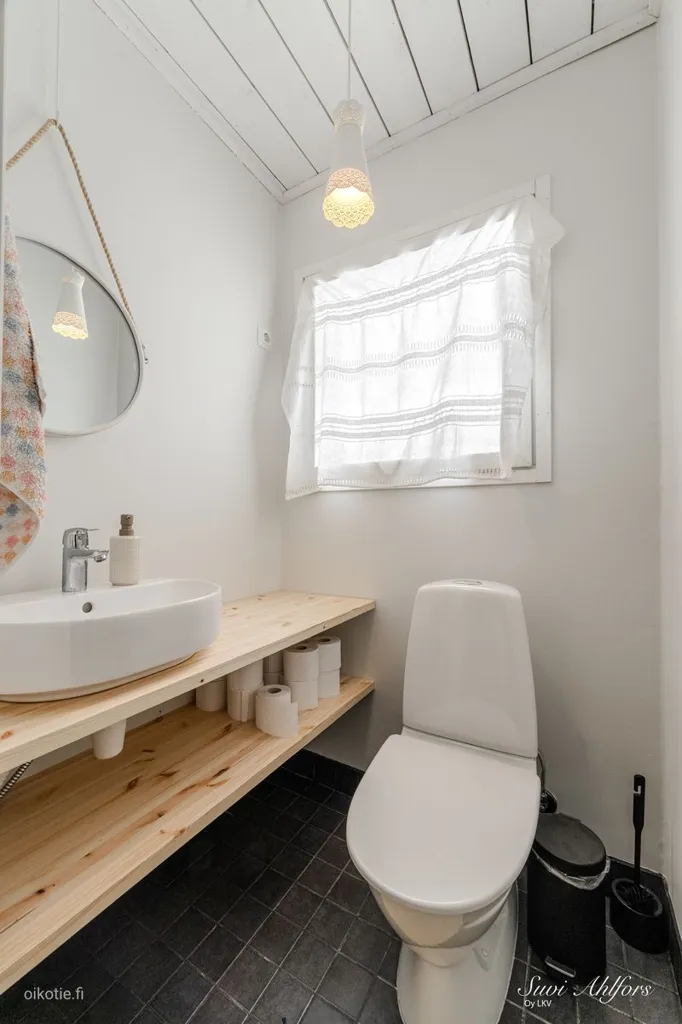 Salles de bain - Renovated Detached House with Sauna in Lohjan Immula