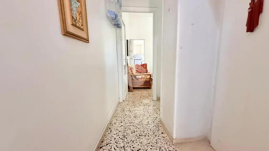 Entrée - Quadrilocale with Balcony in Santa Croce, Naples