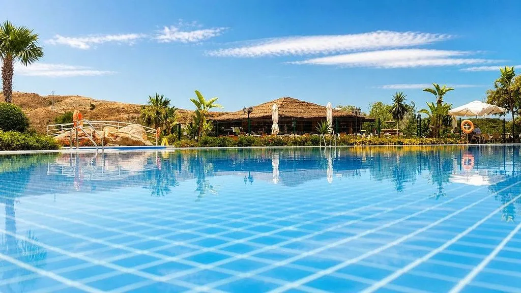 Piscine - House with Pool in Selwo, Nueva Milla de Oro