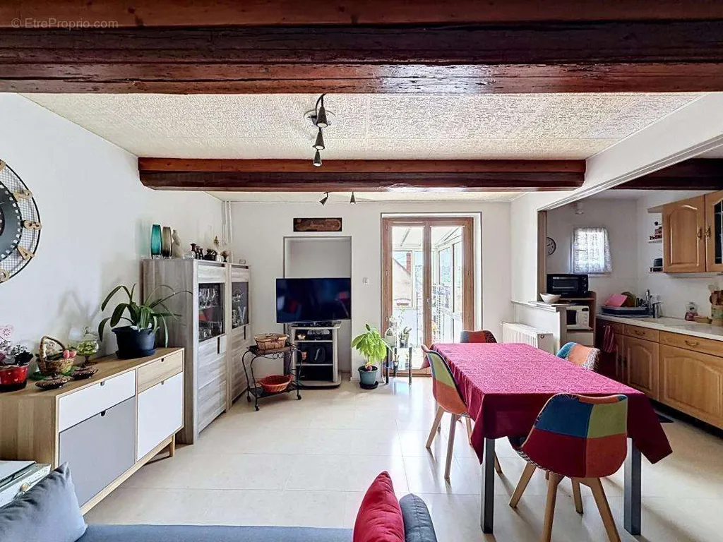 Söögituba - Triplex with Courtyard in Grigny Centre