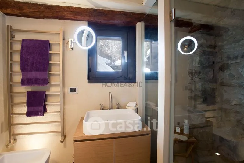 Salles de bain - Refurbished Triplex with Balcony in Courmayeur