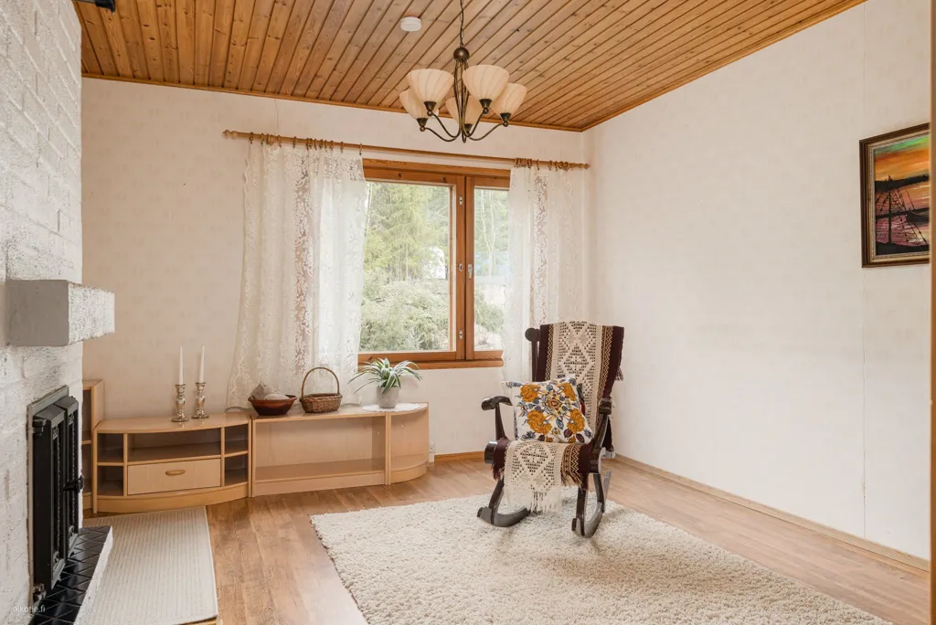 Séjour - 1980s Cottage with River Access in Kellahti, Pori