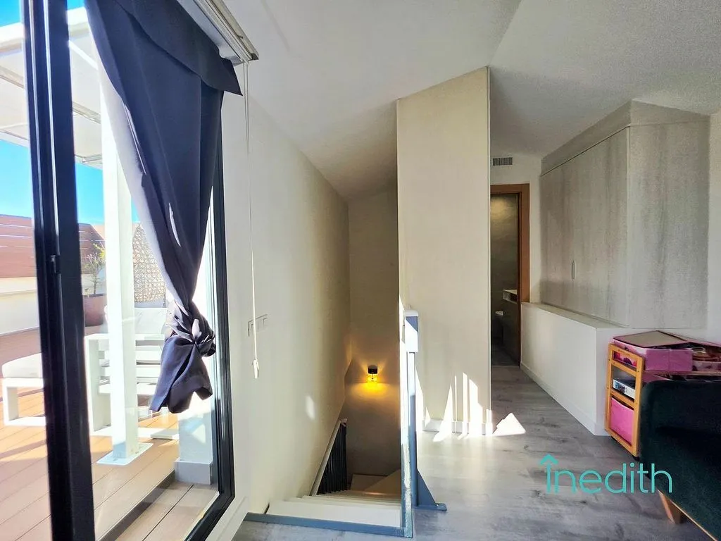 Balcon - Duplex Apartment with Pool in Central Castelldefels