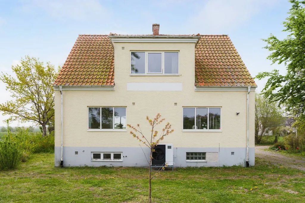 Välivaade - Villa with Renovation Potential in Lilla Beddinge