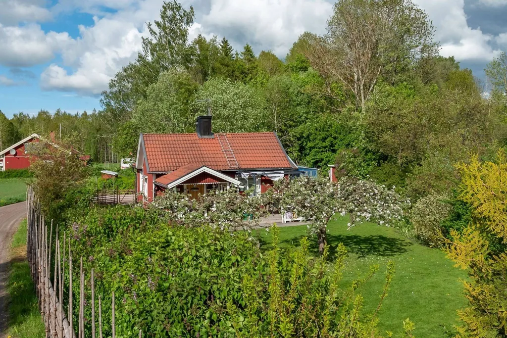 2-toaline maja asukohas Kumla kommun