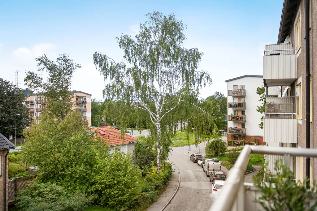 Rõdu - Apartment with South-Facing Balcony in Stureby