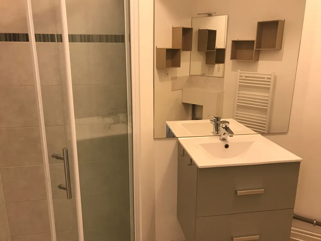 Salles de bain - Appartement Meublé 2 Pièces à La Rochelle Les Minimes