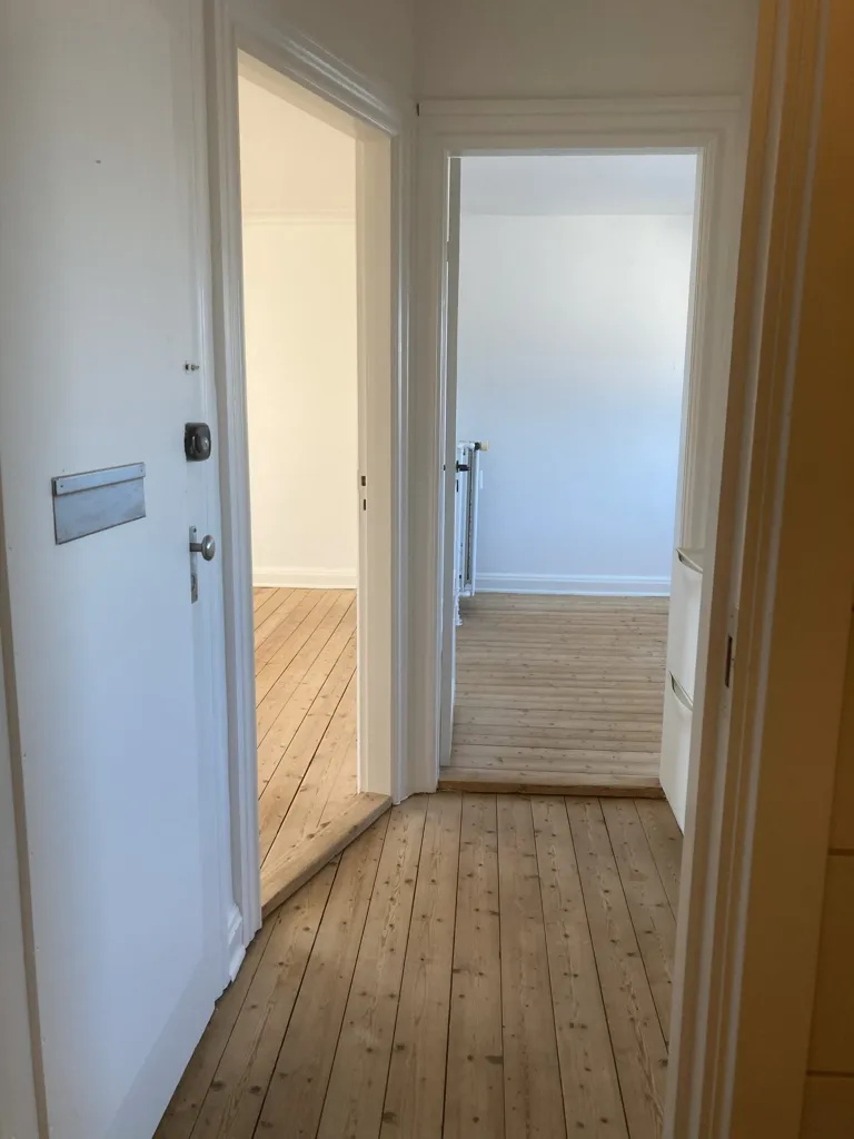 Hallway - Bright Apartment with Tennis View in West District
