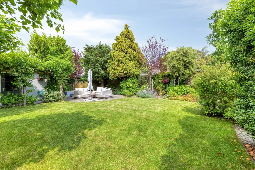 Aed - Luxury Villa with Garden in Beverwijk