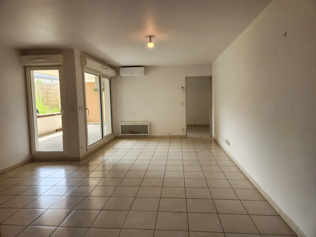 Pièces - Appartement avec Terrasse et Parking près de l'Université