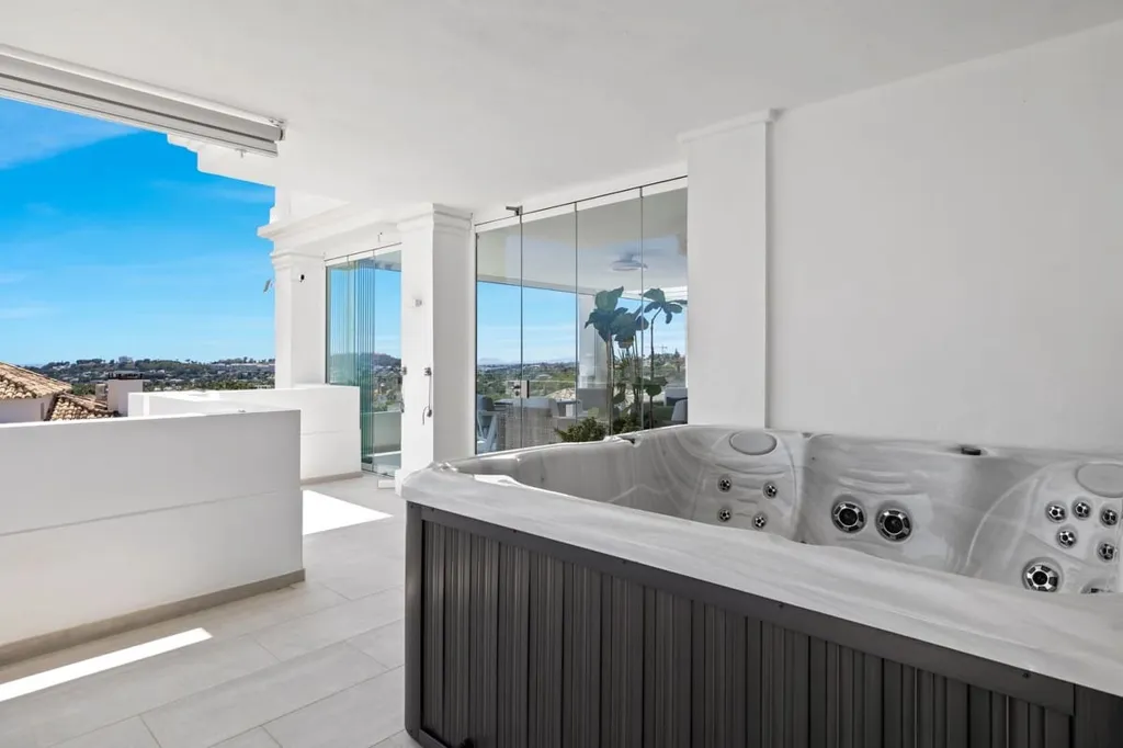 Terrazza - Luxury Apartment with Sea View in Marbella