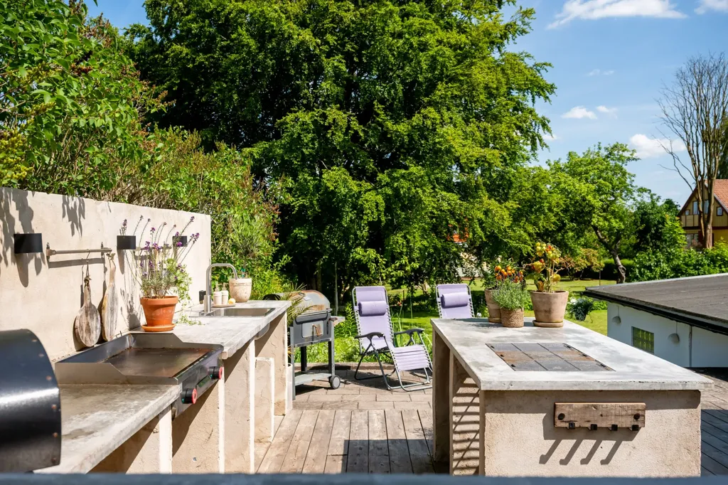 Terrasse - Generous Family Home with Development Potential in Tyringe