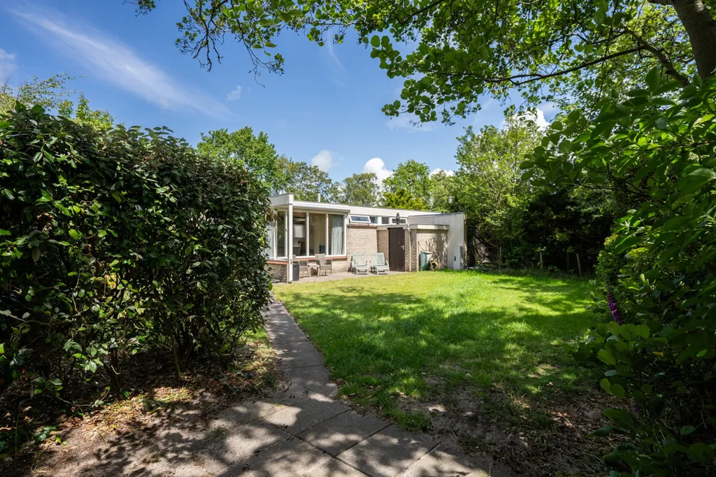 Giardino - Gabled Bungalow with Garden in De Koog