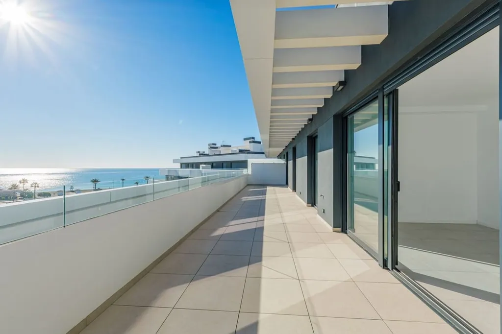 Rõdu - Beachfront Penthouse with Sea Views in Torremolinos
