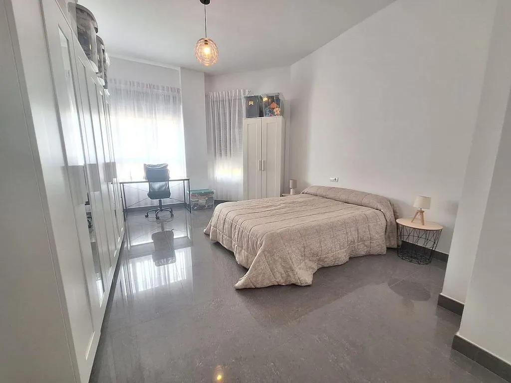 Magamistoad - Spacious Corner House with Terraces in Alginet