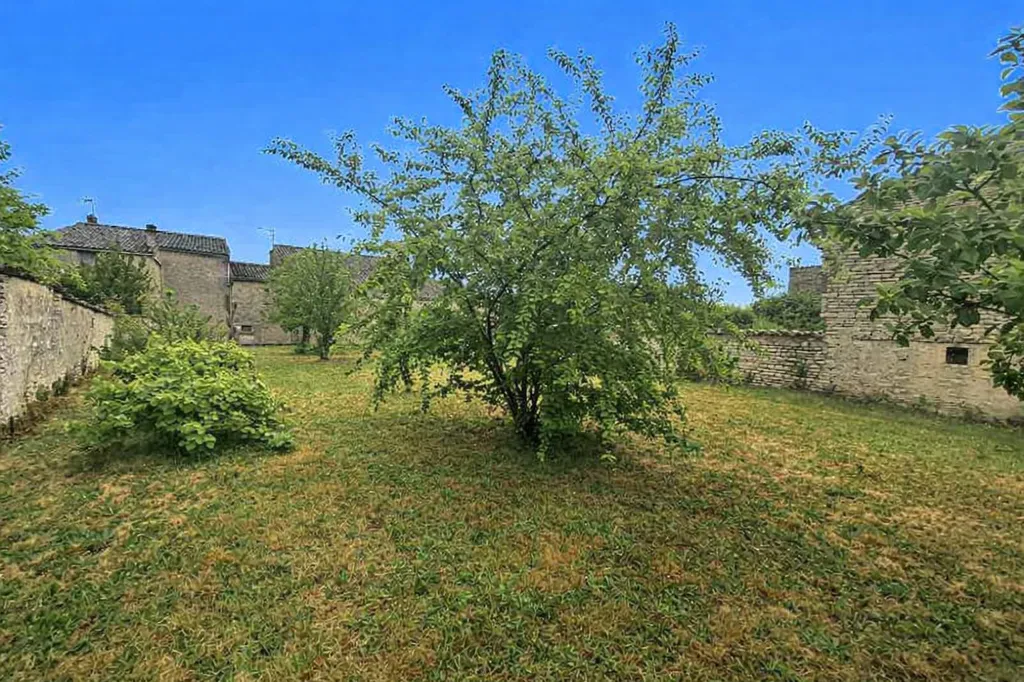 Giardino - House with Garden and Garage in Beauvais Sur Matha