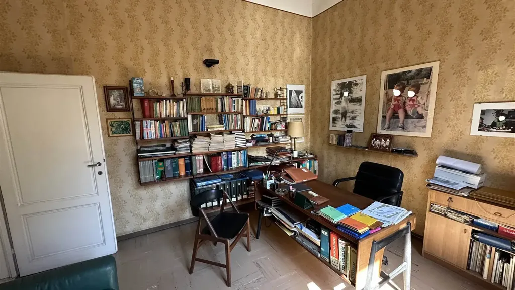Bureau - Characterful Villa with Garden in Impruneta