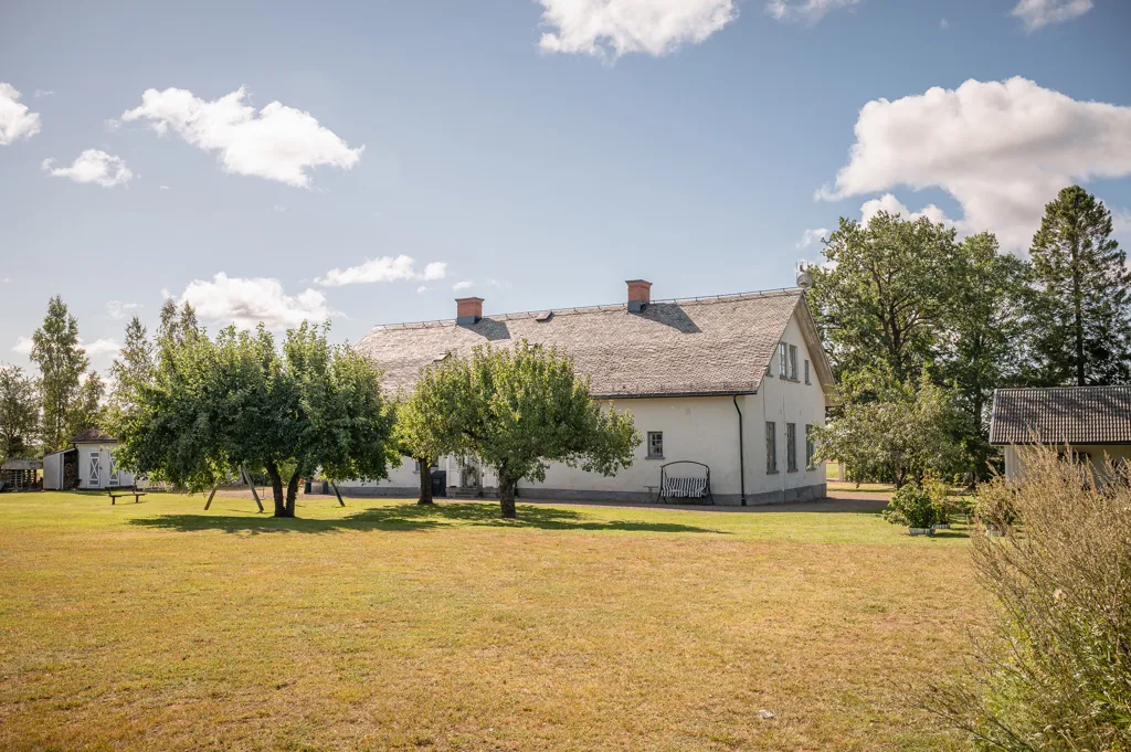 Jardin - Historic Schoolhouse Villa in Väse