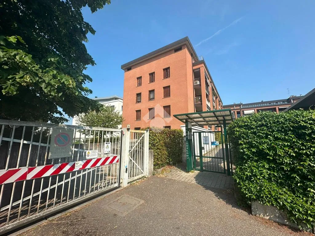 Välivaade - Elegant Triplex with Balcony in San Donato Milanese