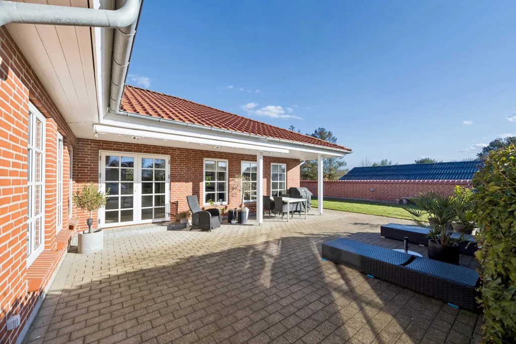 Terrasse - Brick Villa near Forest in Hjallerup
