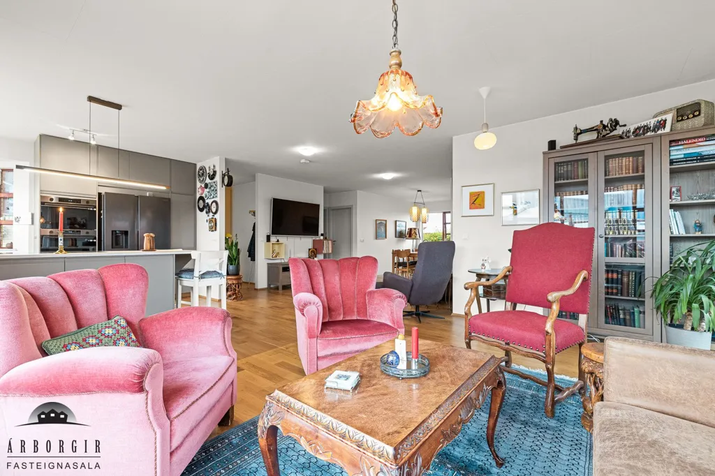 Séjour - Duplex with Garden in Selfoss