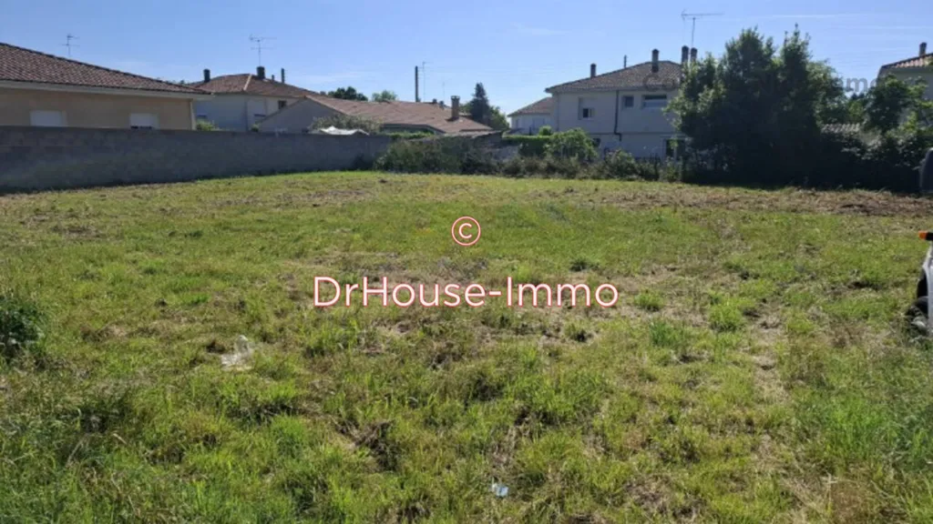 Aed - Constructible Plot with Private Access in Marmande