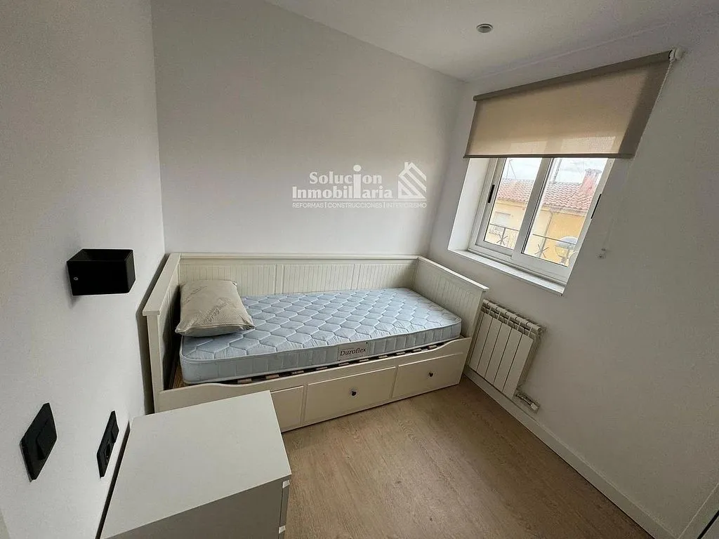 Magamistoad - Reformada Semi-Detached House in Bus Station Area