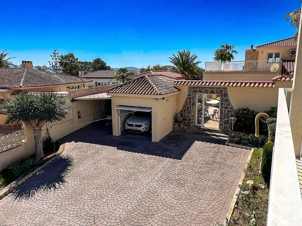 Välivaade - Luxury Detached House with Pool in La Nucia