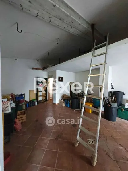 Garaaž - Independent House with Garden in Raiano