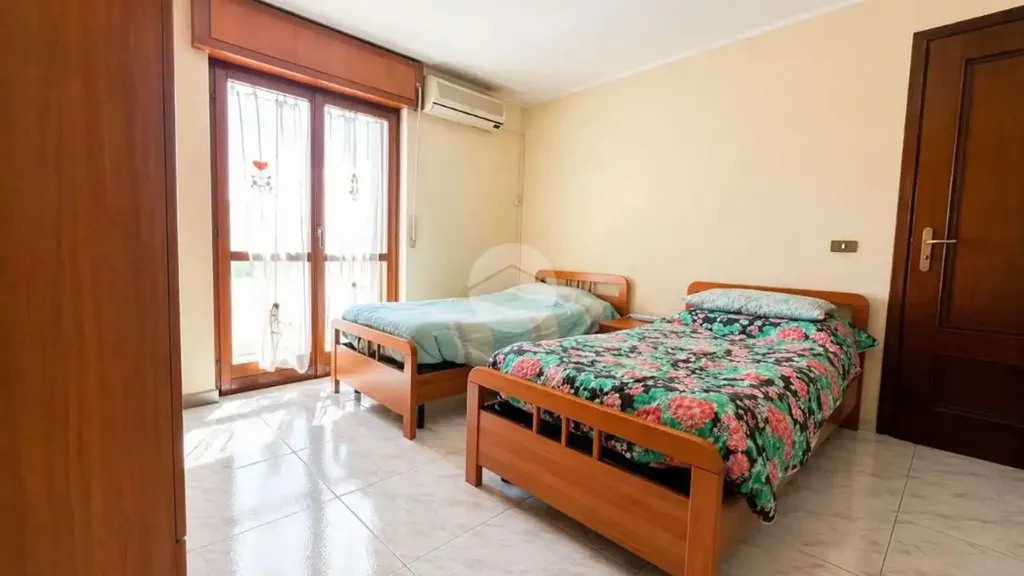 Chambres - Three-Bedroom Apartment with Balcony in Settimo