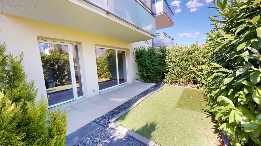 Aed - T2 with Terrace in Quiet Setting