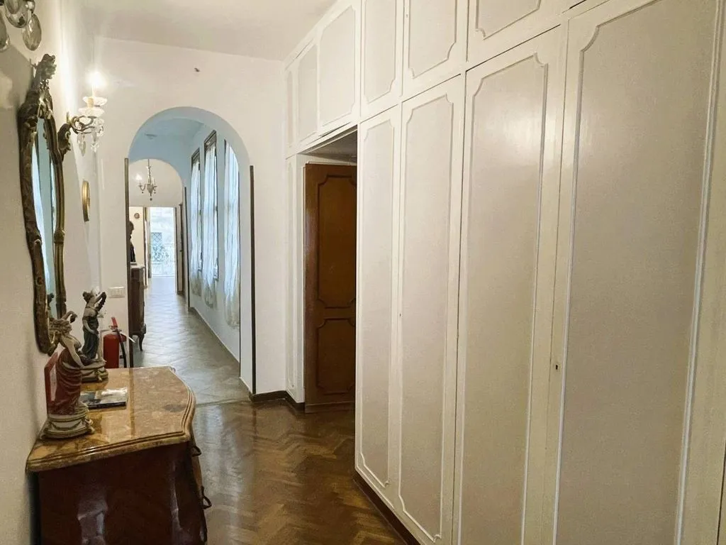 Esik - Luxury Flat with Balcony in Rome's Monti