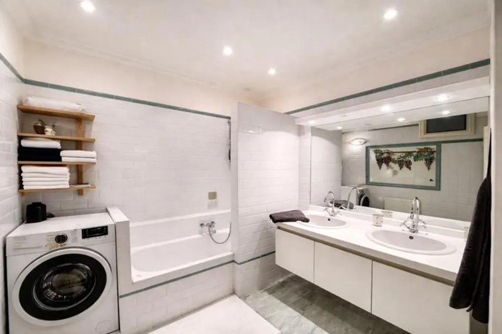 Salles de bain - Appartement Meublé avec Vue Nord à Woluwe-Saint-Pierre
