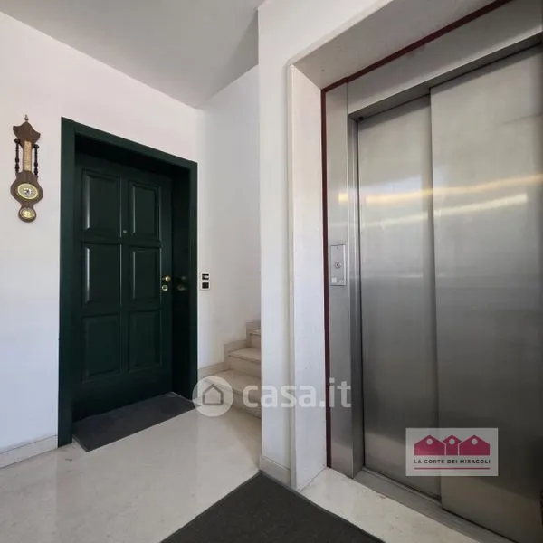 Esik - Elegant Two-Bedroom with Studio in Vicenza