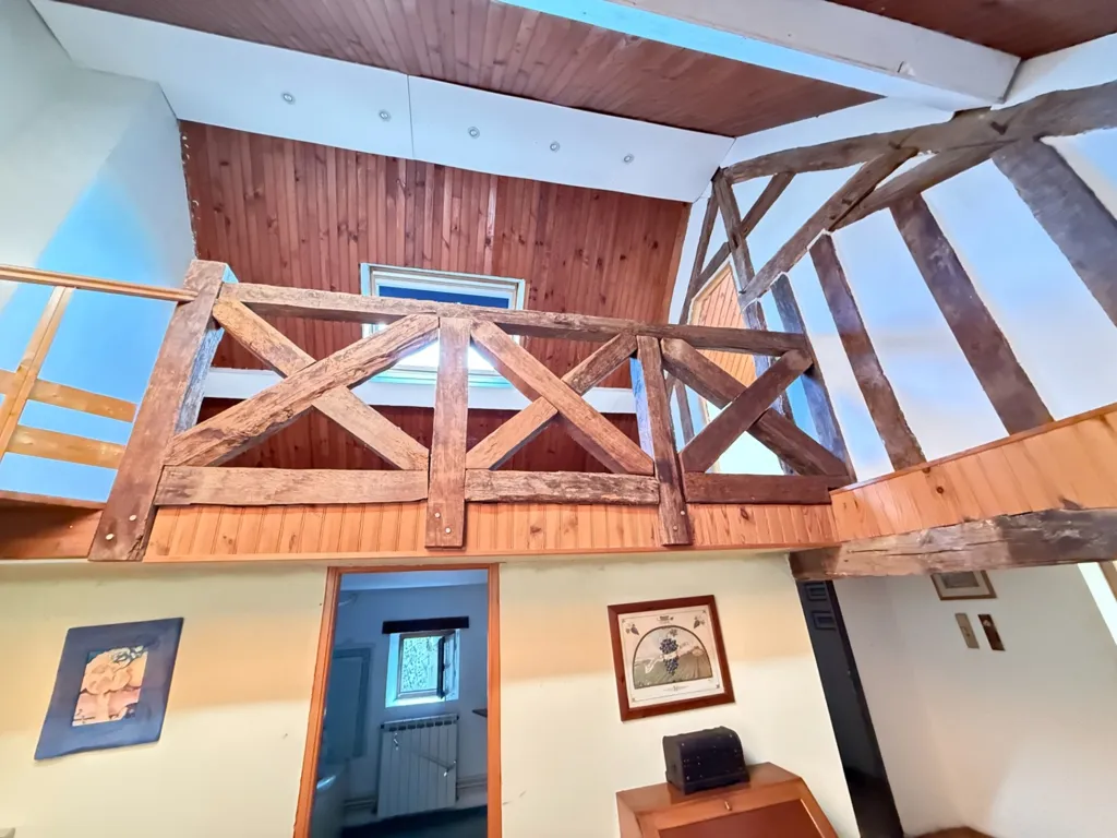 Pièces - Maison en Pierre avec Cour Intérieure à Bussière-Dunoise