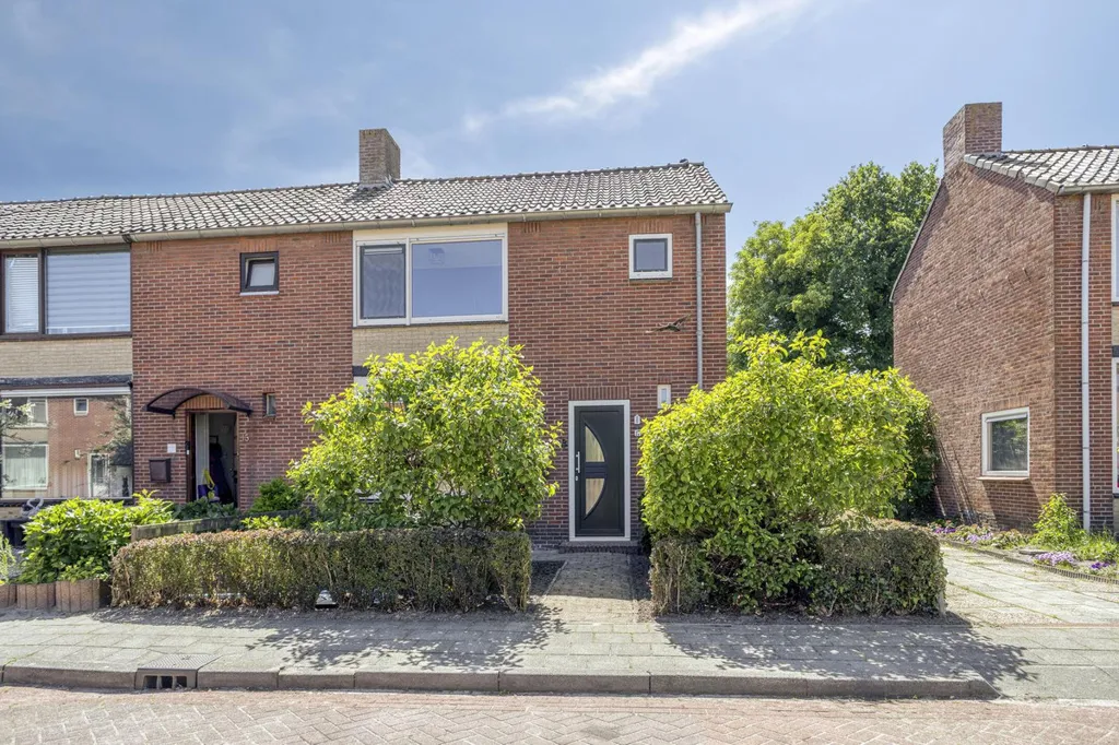 Extérieur - Corner House with Solar Panels in Oude Pekela