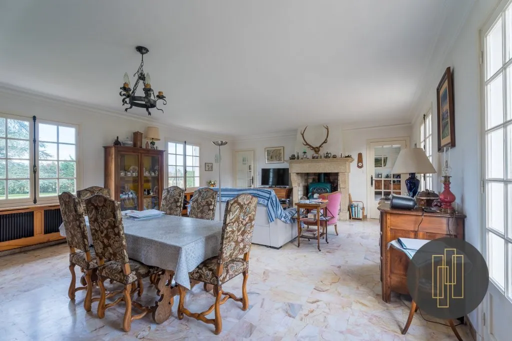 Salle à manger - Chaumière avec Parc à Saint Didier sur Chalaronnes