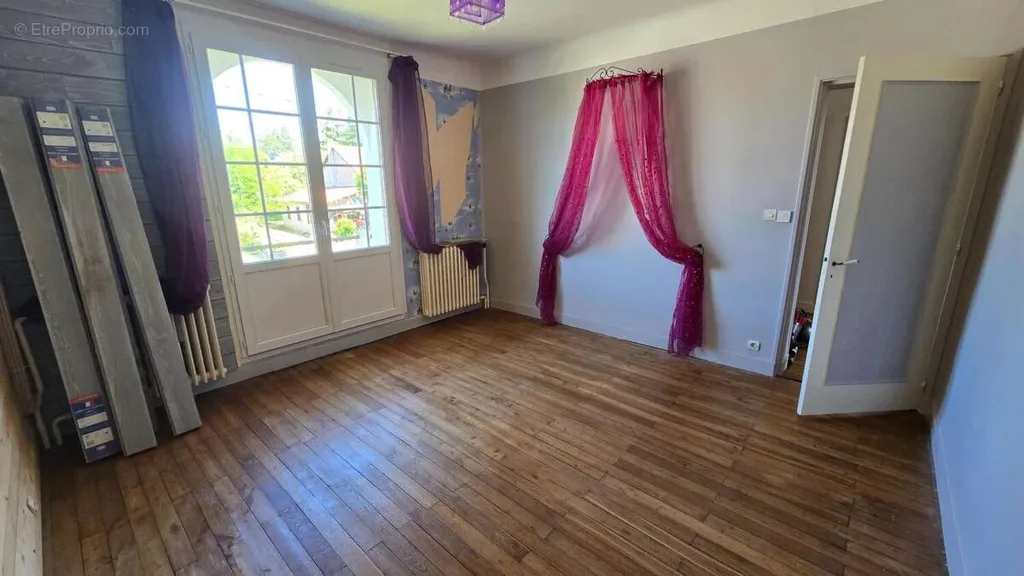 Pièces - Maison de Caractère avec Terrain Arboré à Bouresse
