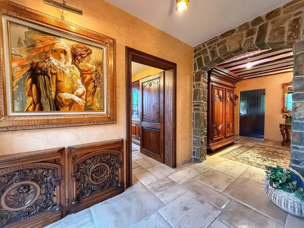 hallway_entrance