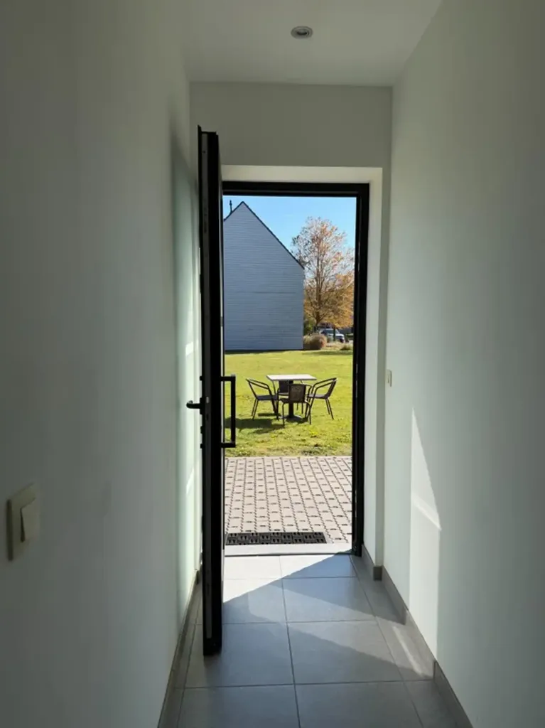 Esik - Modern Ground Floor Apartment with Terrace in Schilde