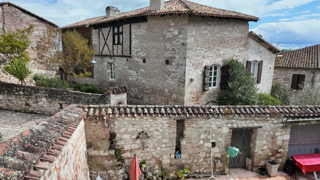 Aed - Medieval House with Pool in Penne-d'Agenais